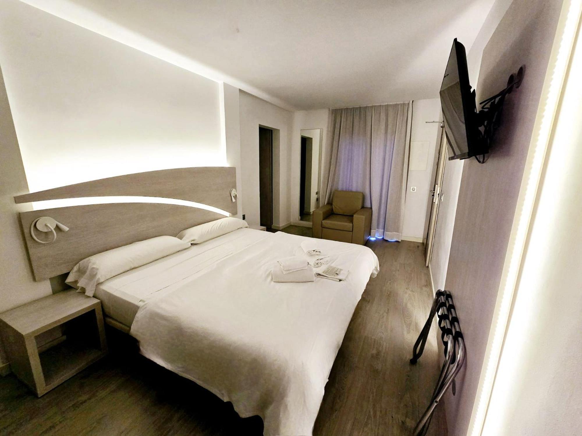 Llaut Boutique Hotel (Adults Only) Can Picafort  Phòng bức ảnh